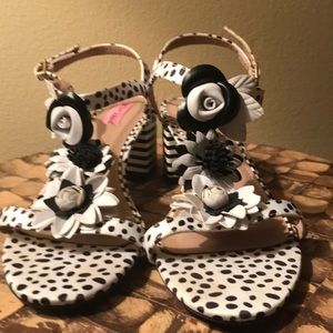 Amazing Betsy Johnson  vintage leather sandals 11